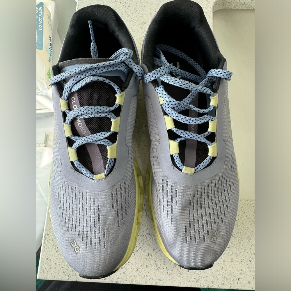 On Cloudmonster Running Shoes Size 9
